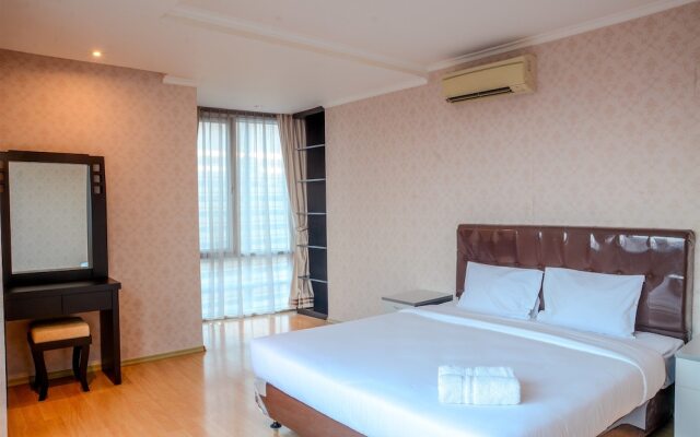 Spacious FX Residence with Mall Access