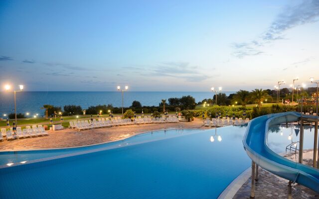 Serenusa Resort