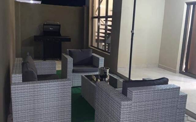 Executive 3 Bedrooms Fully Furnished Apartment Close to Amenities