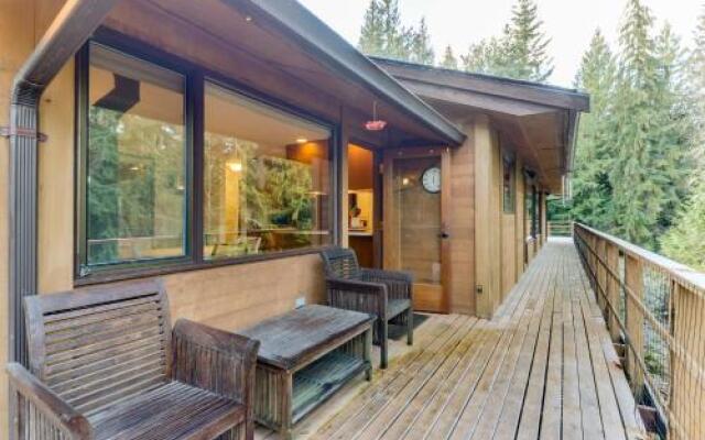 Sleeping Raven Woodland Retreat