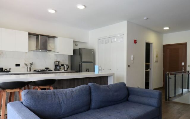 w Bright 2BR Duplex in Miraflores