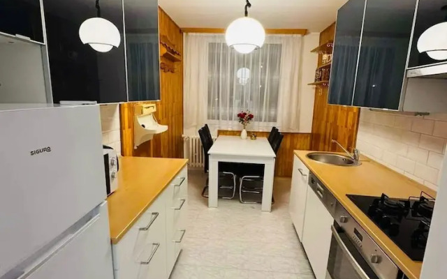 Charming Apart Near Center
