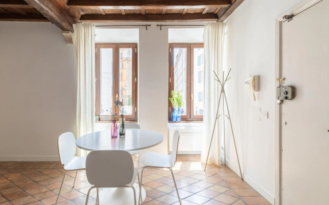 iFlat Navona Bright Studio