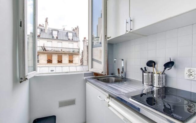 Quaint Apartment With Rooftop Views of Montmarte
