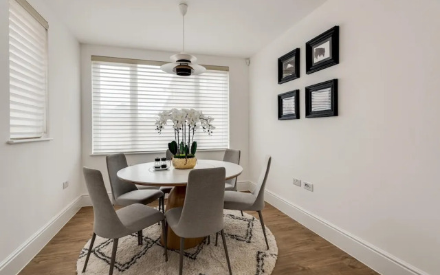 Tranquil 4-bed Oasis Modern Chic