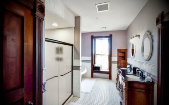 Historic Elgin Hotel