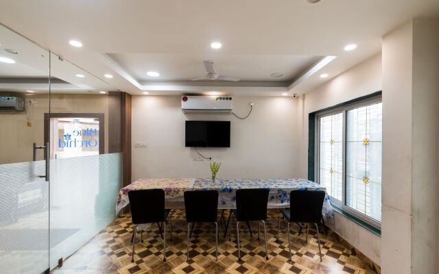 OYO 8085 Blue Orchid