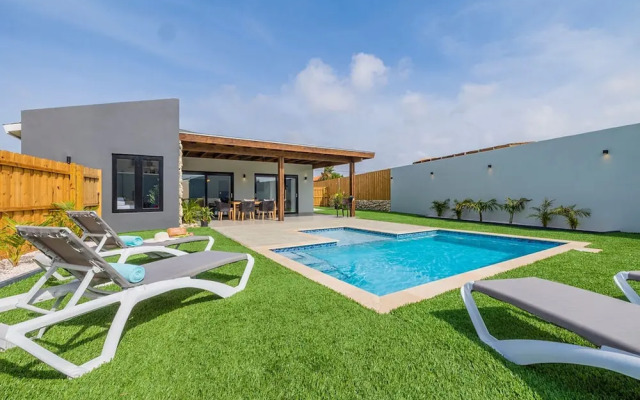 Brand NEW 3br2ba w Private Pool Amazing Location