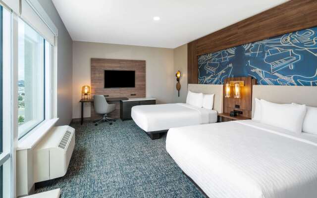 La Quinta Inn & Suites by Wyndham Nashville Downtown / Stadium