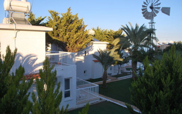 Flisvos Beach Apartments