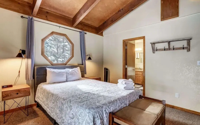 Cold Creek Chalet - Hot tub & Movie Room