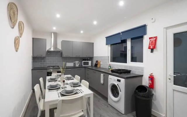 4 Bedrooms-4 Bathrooms House