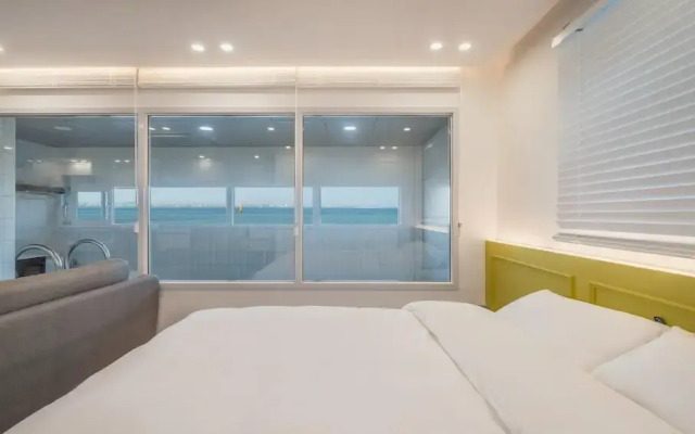 Pohang Etoile Poolvilla
