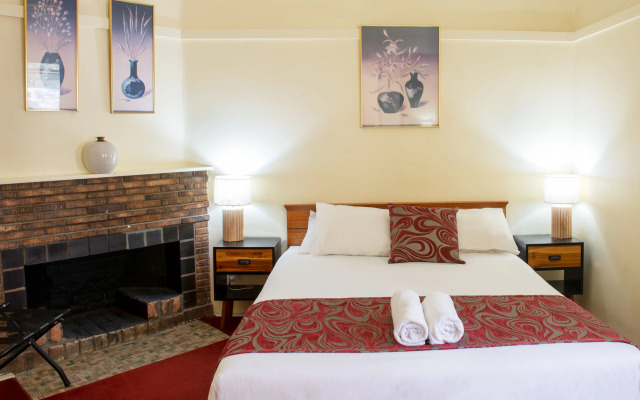 Linaker Art Deco Motel