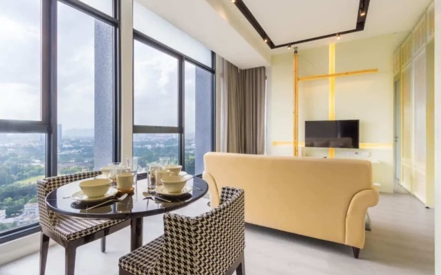 Expressionz Professional Suites By Plush