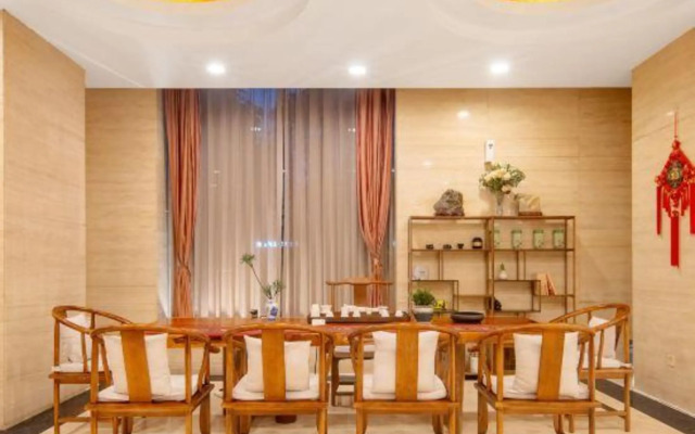 Mingzhao Hot Spring International Hotel