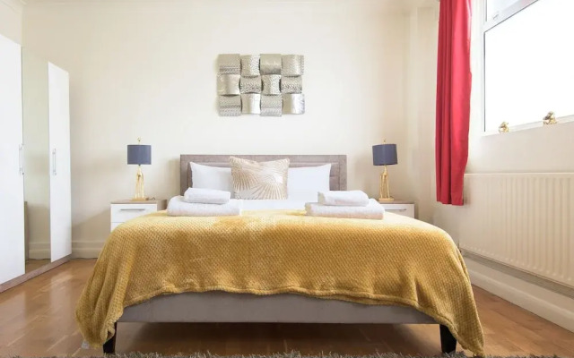 Platinum Apartment Mornington Crescent 9986