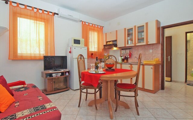 Apartment 1569