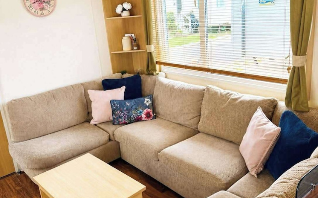 Caravan Meg Sleeps 6 With Free Parking