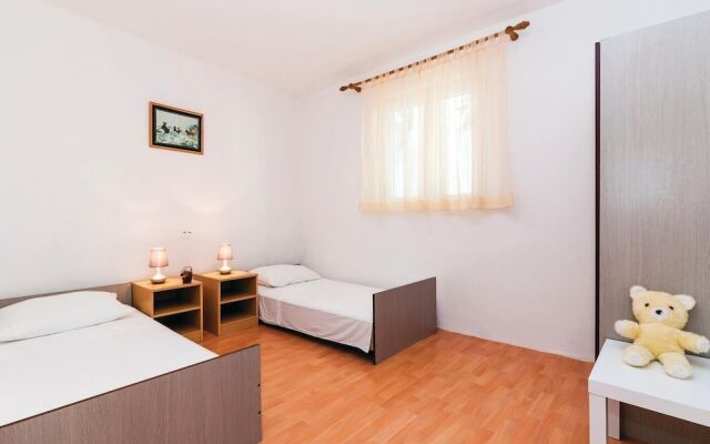 Stunning Apartment in Rovanjska With 3 Bedrooms