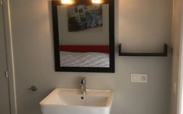 Modern Beachside Apartment