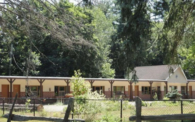 Dwight Riverside Inn
