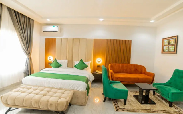 Tranquila Hotel And Suites