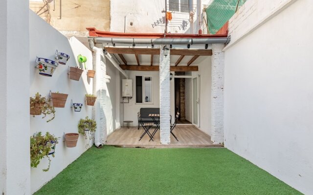 Captivating Holiday Home in Valencia near Sea Beach