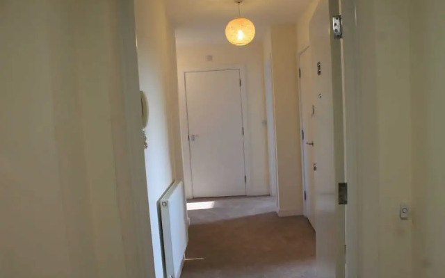 Remarkable 2-bed Apartment in Reading