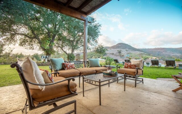 Casa del Arbol by AvantStay   Villa w/ Sunset Views   5 Acres of Avocado Trees