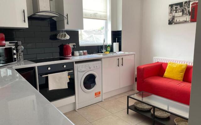 Modern 2 Bedroom Flat in Robert st, Swansea