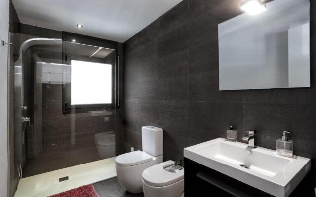 Vila Burriac ,Sunny, Spacious , Private Pool
