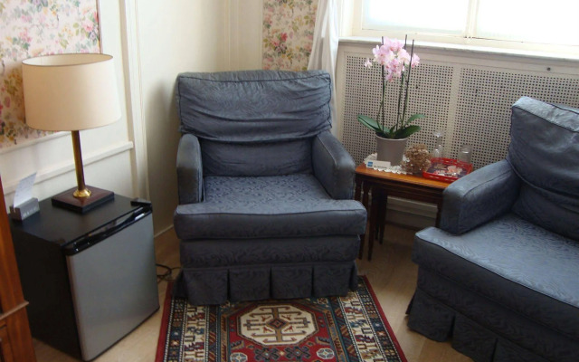 Fine Fleur Bed & Breakfast