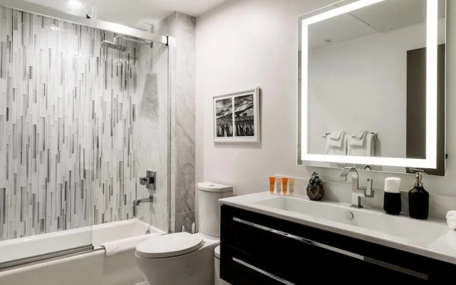 Bright, Cozy & Clean in DTLA w/ Amazing Rooftop!