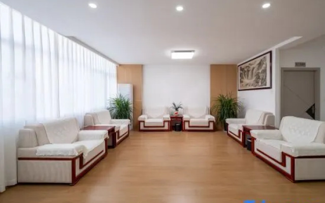 Shengting Smart Hotel (Ruili Branch)