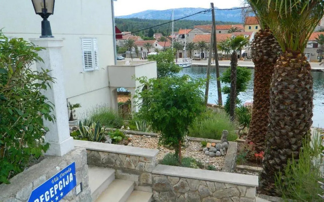 Apartment and Room Darinka