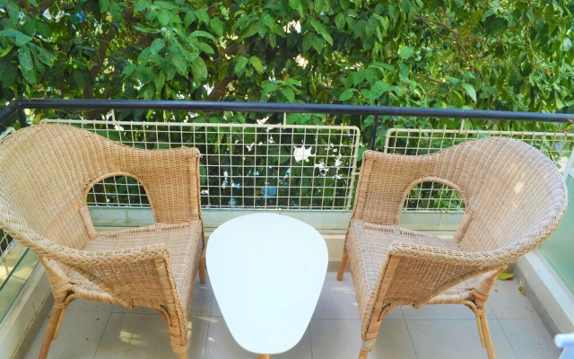 2BDR Masaryk Square Apt Central Location