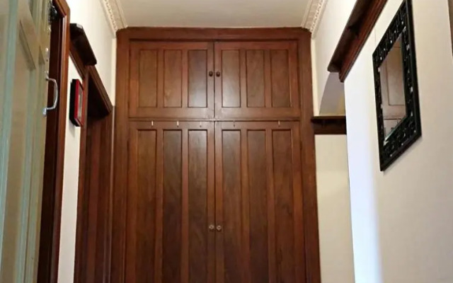 Deco Family House