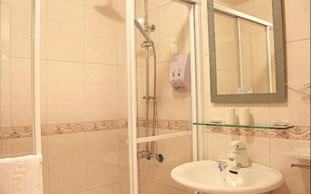 Four Seasons Duke Hostel