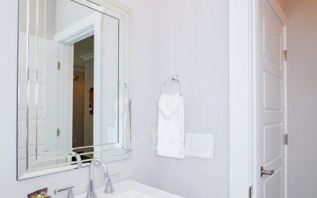 4BR/3BA Music Row House B by RedAwning