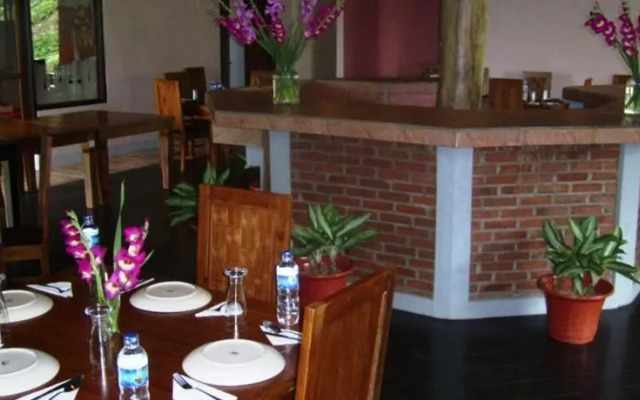 Greenlake Retreat Bungalows Linow