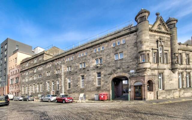 Converted Tea House With Retro Vibes In Lively Leith