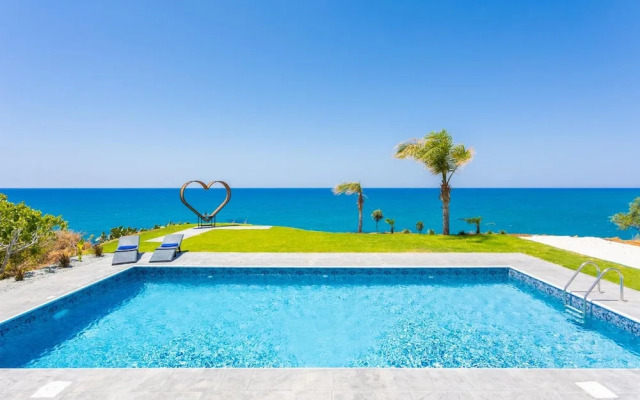 Villa Beach Heaven in Pomos