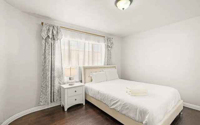 Spacious Retreat w Large Kitchen Outdoor Patio