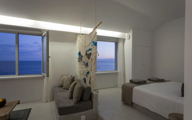 White Exclusive Suite & Villas