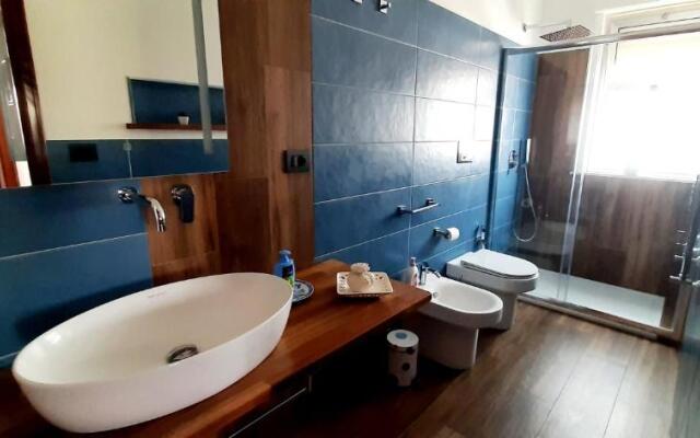 Fronte mare, spiaggia a 3m, tra Taormina e Catania