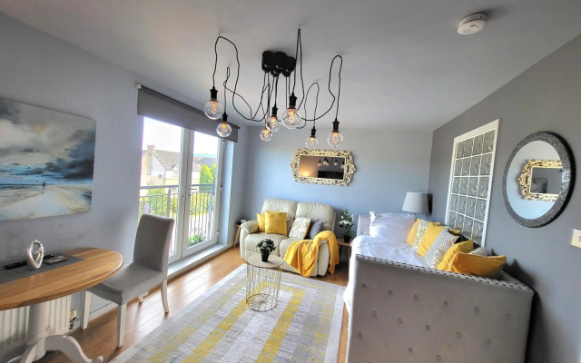 4 Separate Beds, Sleeps 6, Beautiful 2 bed Apt