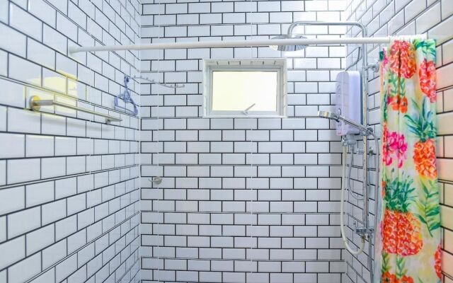 Lumut Cube Homestay Kontena