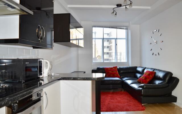 Spacious 3 Bedroom Apartment in Manchester