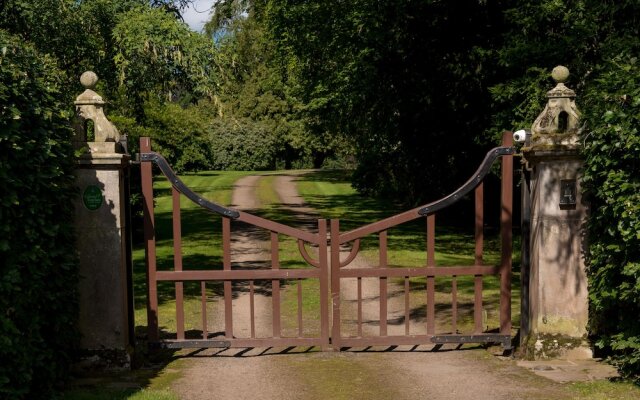 JOIVY Gilmerton House - Historic Scottish Mansion